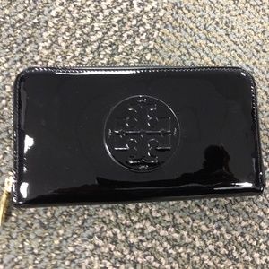 Tory Burch Stacked Patent Zip Continental Black